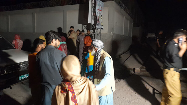 Pakistan ile Hindistan arasında çatışmalar başladı! 3 savaş uçağı düşürüldü, çok sayıda ölü var - 1. Resim