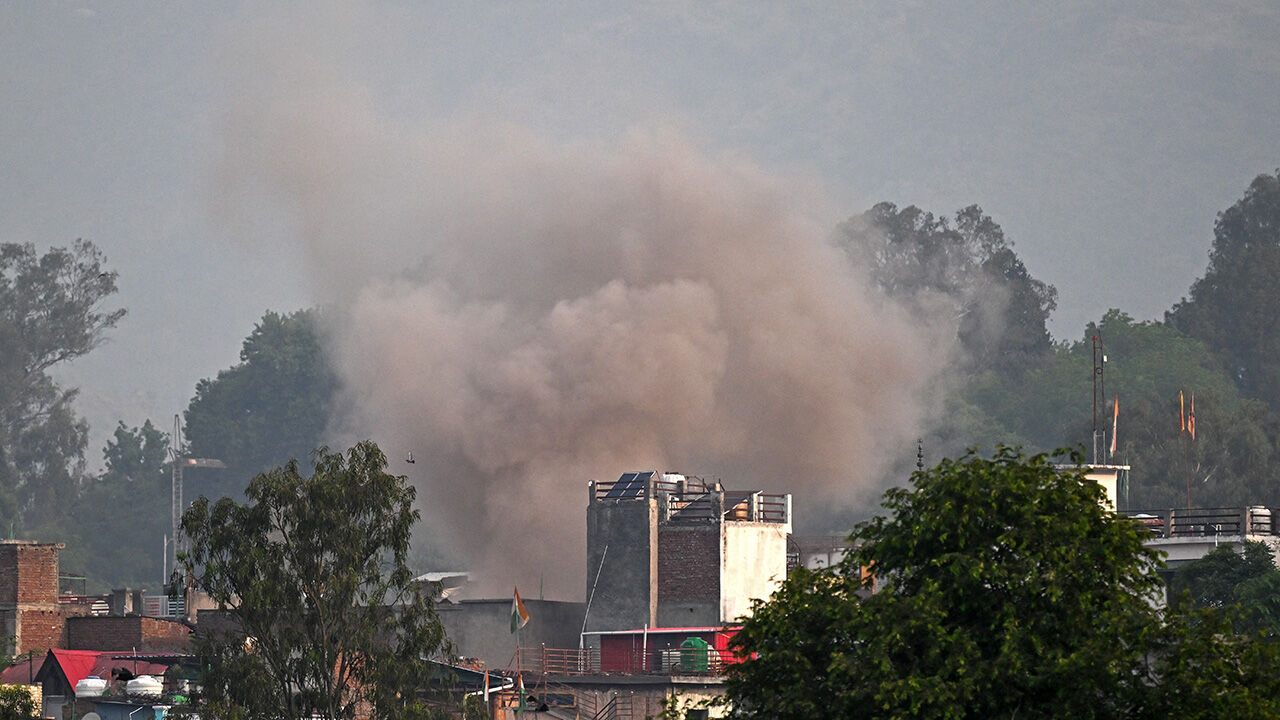Pakistan ile Hindistan arasında çatışmalar başladı! 5 savaş uçağı düşürüldü, çok sayıda ölü var - 1. Resim