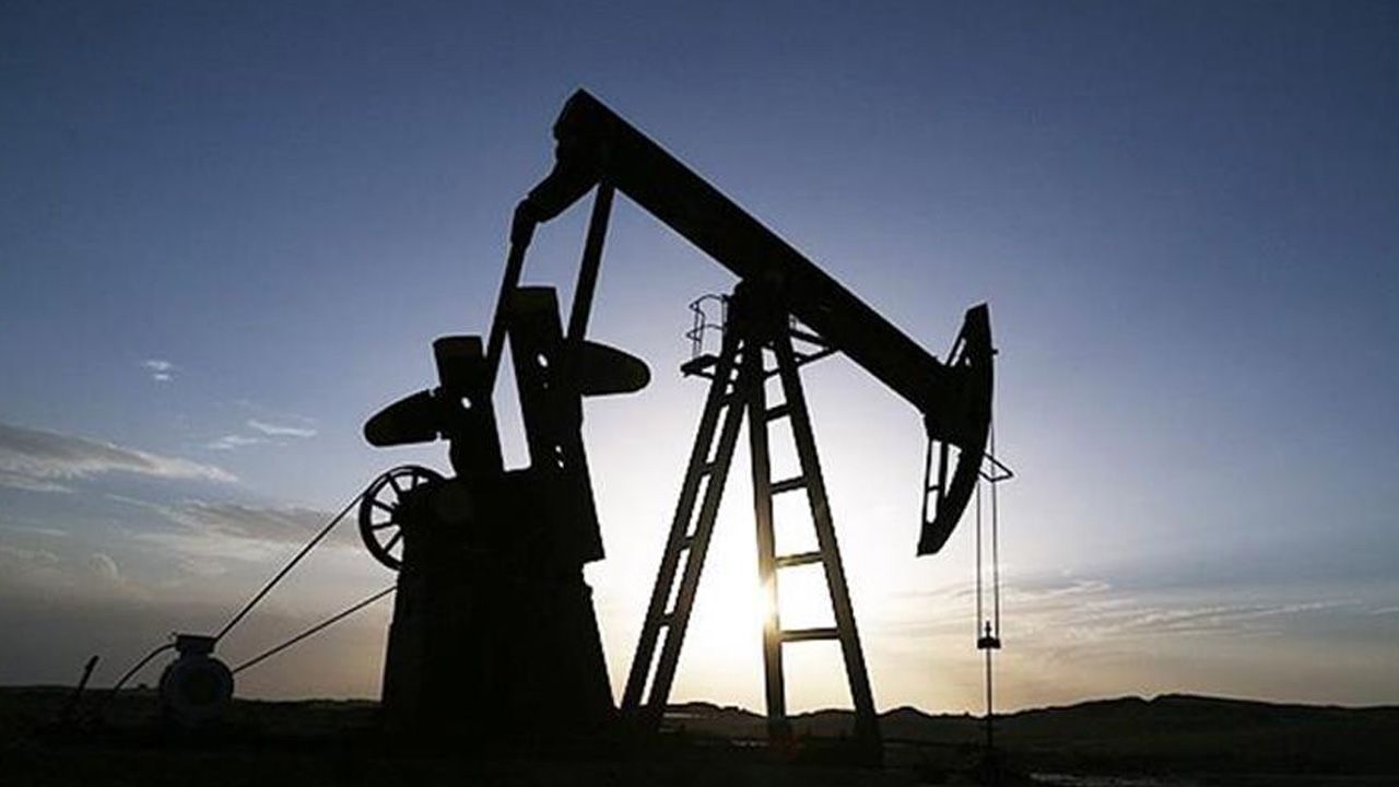 Petrolün ateşi yeniden yükseliyor! Fiyatlar 1 haftanın zirvesini gördü Petrolün ateşi yeniden yükseliyor! Fiyatlar 1 haftanın zirvesini gördü