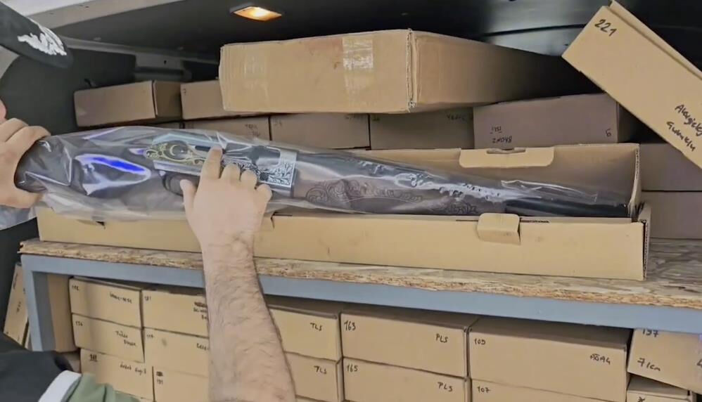 Polis bile şaştı kaldı: Minibüsten adeta cephanelik çıktı! - 1. Resim