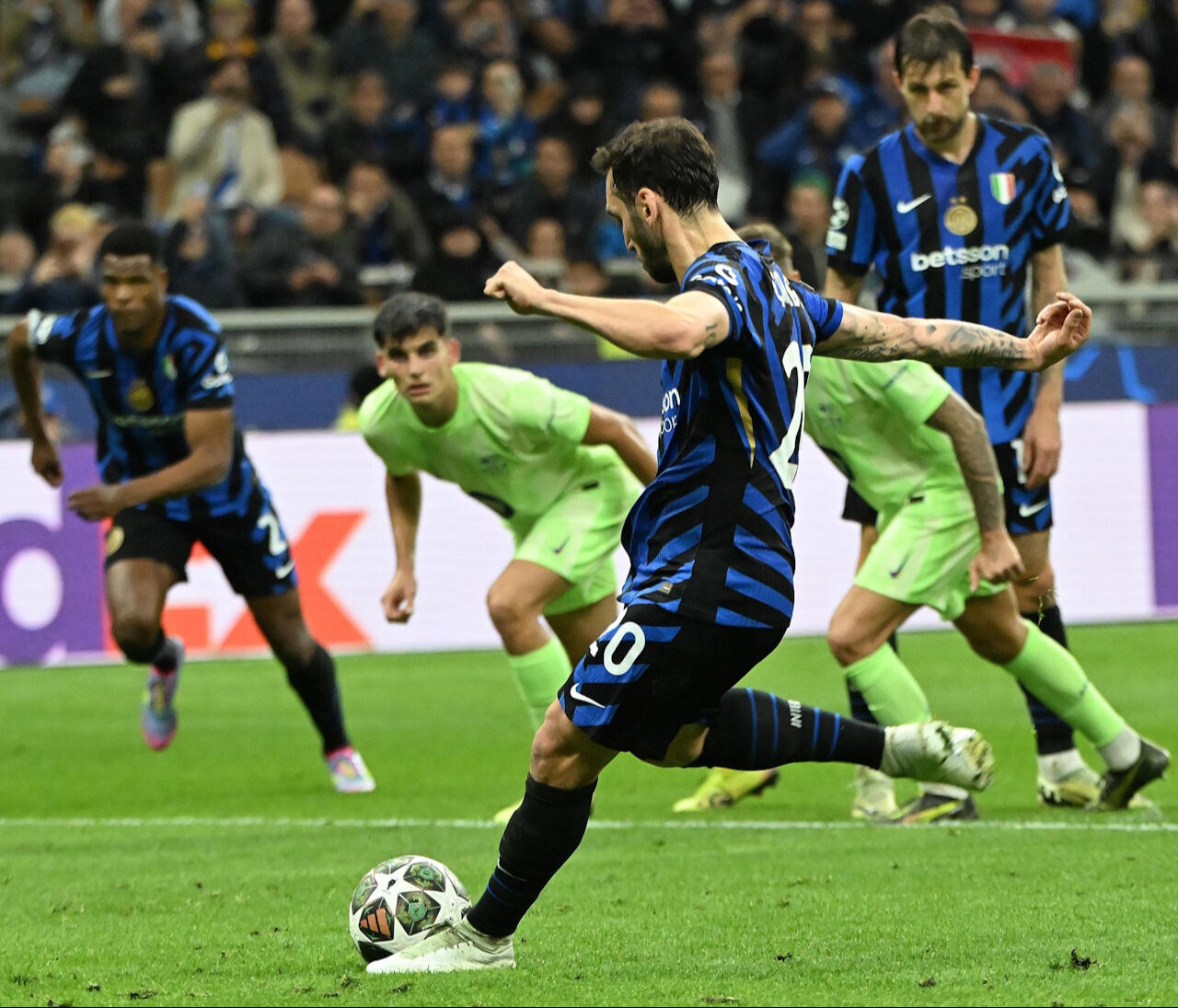 Şampiyonlar Liginde ilk finalist Inter mi, Barcelona mı? 7 gollü maçta kazanan belli oldu! Şampiyonlar Liginde ilk finalist Inter mi, Barcelona mı? 7 gollü maçta kazanan belli oldu! - 1. Resim