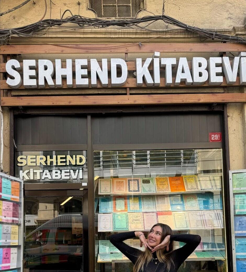Şeyma Subaşı ve Marlon Teixeira Serhend Kitabevi'nden dini kitap alışverişi yaptı Şeyma Subaşı ve Marlon Teixeira Serhend Kitabevi'nden dini kitap alışverişi yaptı - 4. Resim