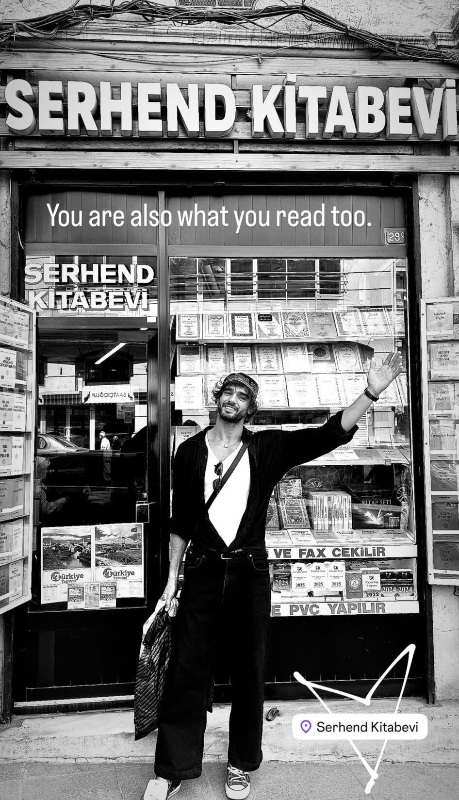Şeyma Subaşı ve Marlon Teixeira Serhend Kitabevi'nden dini kitap alışverişi yaptı Şeyma Subaşı ve sevgilisi Marlon Teixeira Serhend Kitabevi'nden dini kitap alışverişi yaptı - 1. Resim