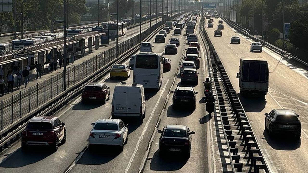 Sıcak havalarda araç içinde tek kurtarıcı! Yaptırmayan 15 bin lirasından oluyor Sıcak havalarda araç içinde tek kurtarıcı! Yaptırmayan 15 bin lirasından oluyor