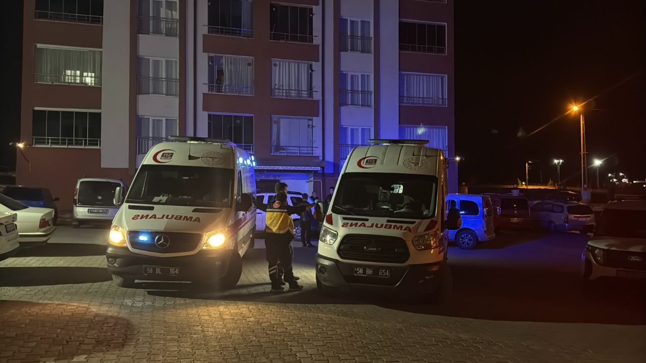 Sivas’ta kan donduran cinayet! İki kardeş boğazları kesilmiş halde bulundu Sivas’ta kan donduran cinayet! İki kardeş boğazları kesilmiş halde bulundu