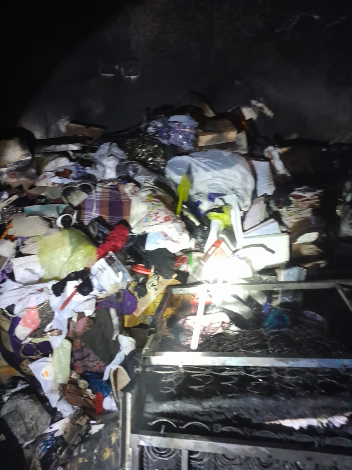 Yangının ardından dram çıktı! Anne-baba ayrı oğul ayrı... Yangının ardından dram çıktı! Anne-baba ayrı oğul ayrı... - 2. Resim