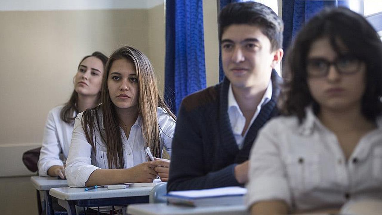 Zorunlu lise eğitiminde değişiklik yolda! Milli Eğitim Bakanlığı harekete geçti... Zorunlu lise eğitiminde değişiklik yolda! Milli Eğitim Bakanlığı harekete geçti...