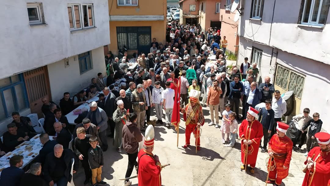 Bu keşkek farklı! 672 senedir yılda bir kere yapılıyor... Keles geleneği bozulmadı - 2. Resim