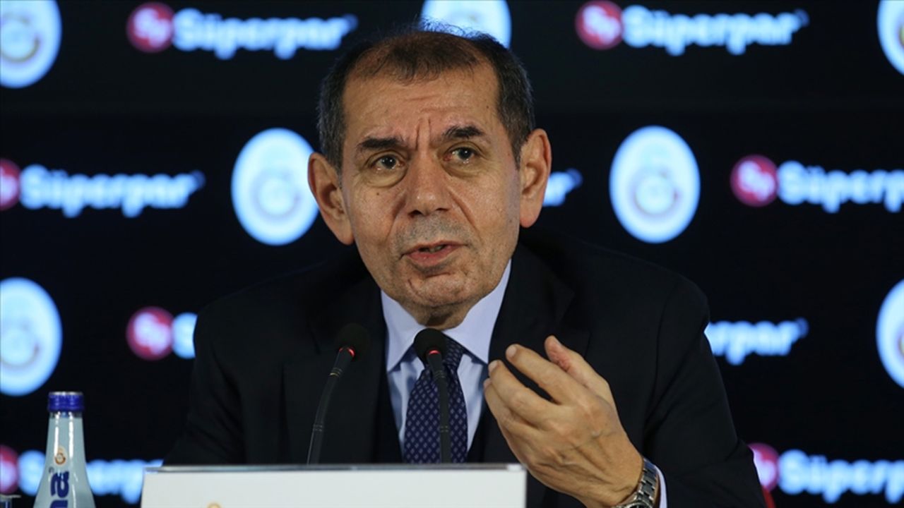 Galatasaray Başkanı Dursun Özbek, tribün sloganını işaret etti: Konsantrasyon Galatasaray Başkanı Dursun Özbek, tribün sloganını işaret etti: Konsantrasyon