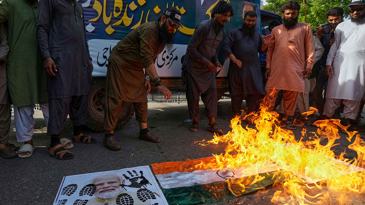 Hindistan başlattı, Pakistan bitirdi! Terör kampı diye camileri vurdular Hindistan başlattı, Pakistan bitirdi! Terör kampı diye camileri vurdular - 2. Resim
