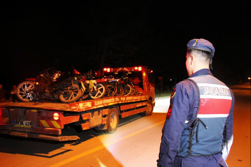 Jandarma, yarış heveslerini kursaklarında bıraktı! 400 bin liralarından oldular Jandarma, yarış heveslerini kursaklarında bıraktı! 400 bin liralarından oldular - 1. Resim