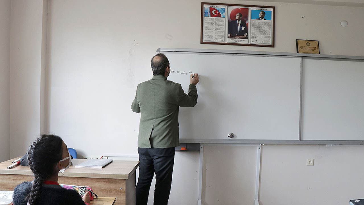 MEB AGS başvuruları başladı: 2025 AGS başvuru nasıl yapılır, başvuru ücreti ne kadar?  MEB AGS başvuruları başladı: 2025 AGS başvuru nasıl yapılır, başvuru ücreti ne kadar?  - 1. Resim