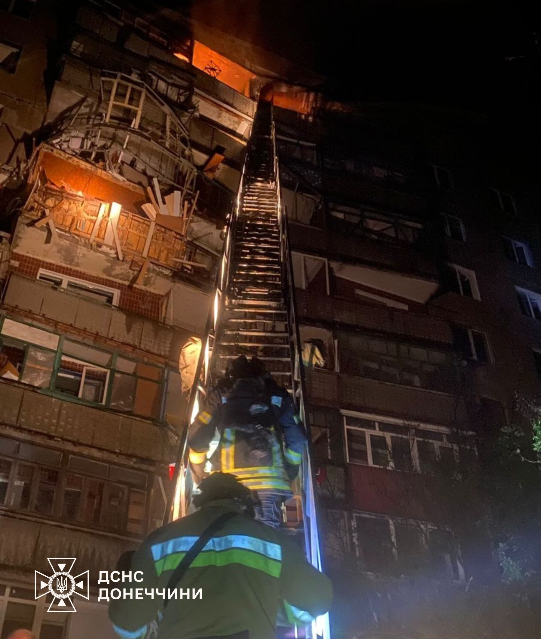 Rusya'dan Ukrayna'ya füze yağmuru! 9 katlı apartman vuruldu Rusya'dan Ukrayna'ya füze yağmuru! 9 katlı apartman vuruldu - 1. Resim
