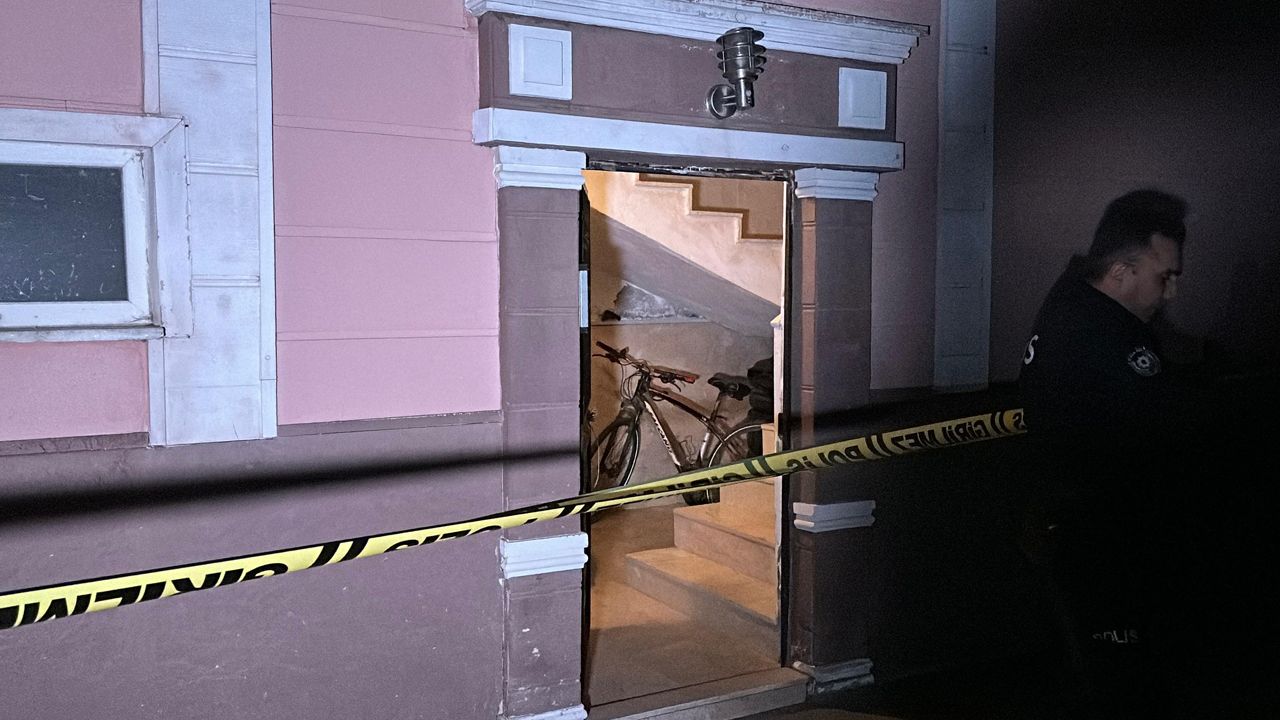 Samsun'da silahlı kavga: Aynı aileden 3 kişi yaralandı Samsun'da silahlı kavga: Aynı aileden 3 kişi yaralandı
