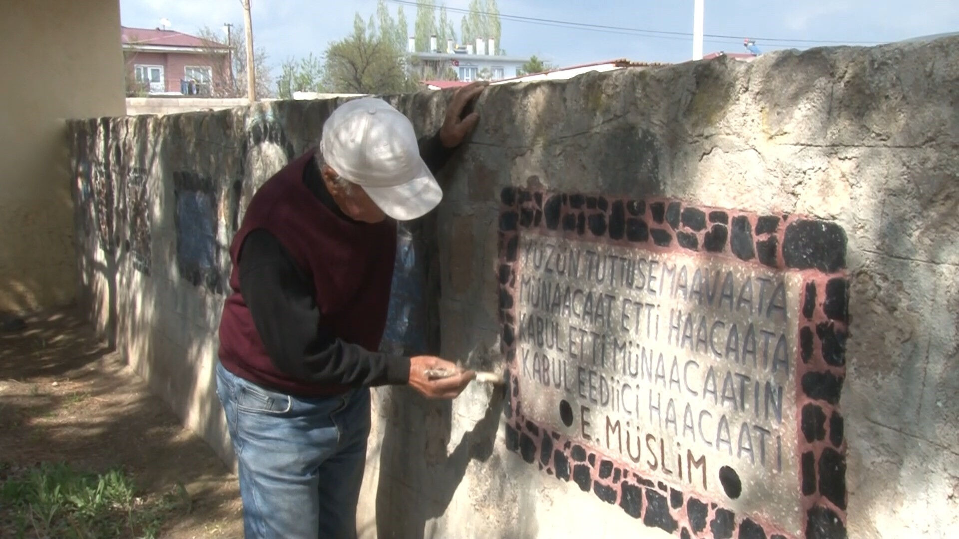 Sevdiği kadın için taşları deldi: Rafet dedenin ölen eşine yaptıkları duygulandırdı... 