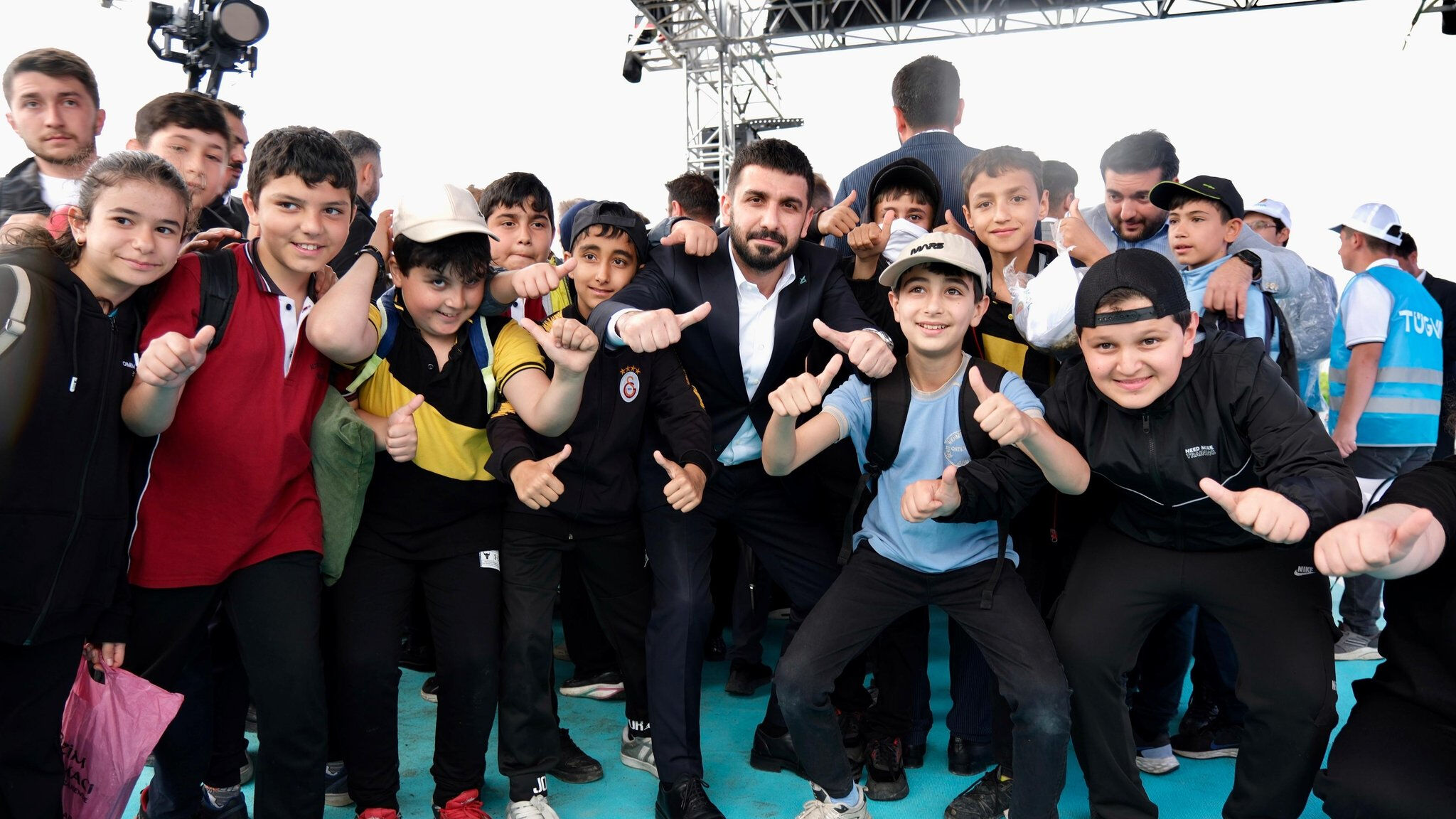 TÜGVA Yaz Okulu binlerce öğrenciyi buluşturdu! Bilal Erdoğan: Büyük bir geleceği inşa edebiliriz TÜGVA Yaz Okulu binlerce öğrenciyi buluşturdu! Bilal Erdoğan: Büyük bir geleceği inşa edebiliriz - 3. Resim