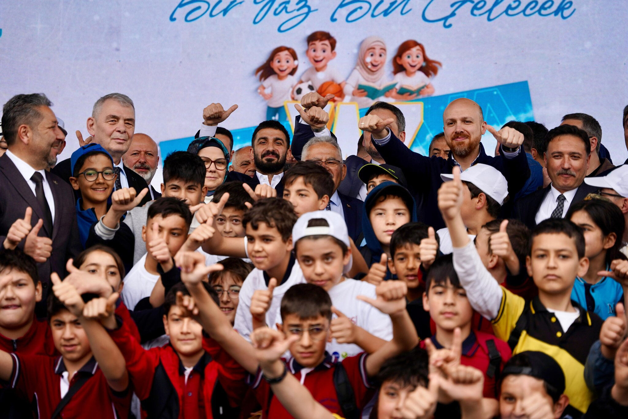 TÜGVA Yaz Okulu binlerce öğrenciyi buluşturdu! Bilal Erdoğan: Büyük bir geleceği inşa edebiliriz TÜGVA Yaz Okulu binlerce öğrenciyi buluşturdu! Bilal Erdoğan: Büyük bir geleceği inşa edebiliriz - 1. Resim