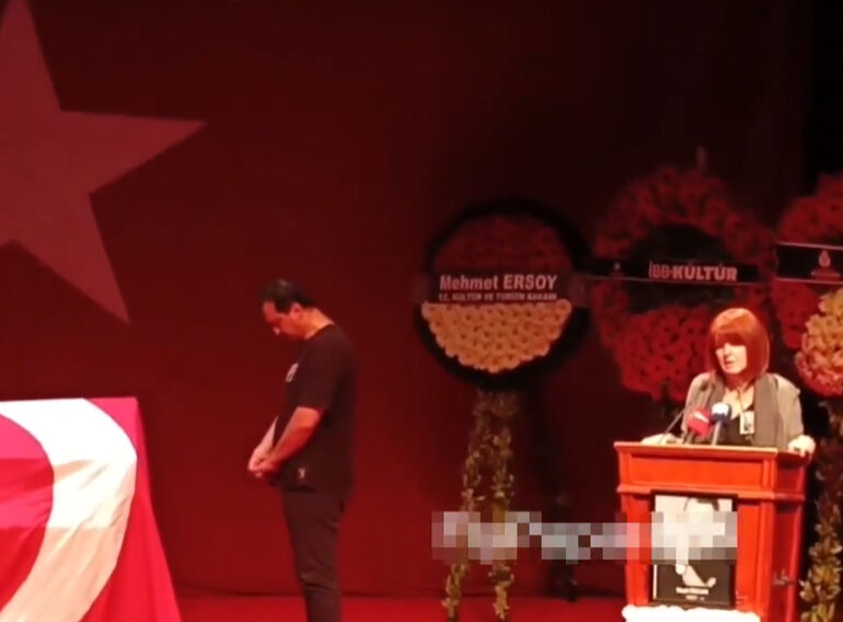 Usta sanatçı Naşit Özcan'a veda! Son yolcuğuna uğurlandı Usta sanatçı Naşit Özcan'a veda! Son yolcuğuna uğurlanıyor - 1. Resim