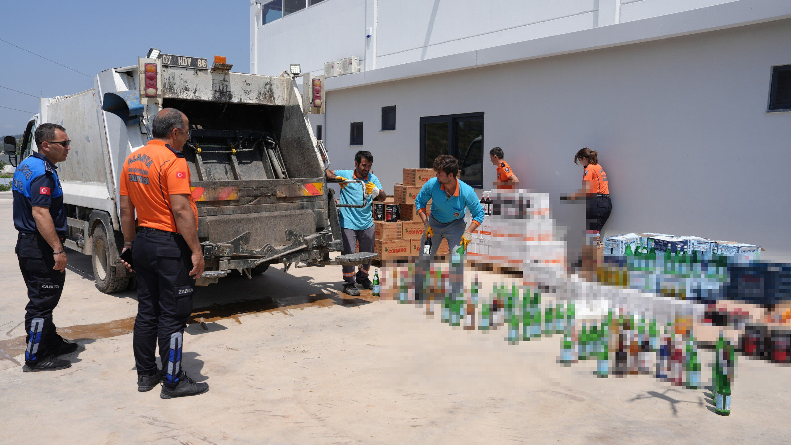 Vatandaşa neler yedireceklerdi neler! Tarihi geçmiş ürünlere yeni tarihli etiket yapıştırmışlar Vatandaşa neler yedireceklerdi neler! Tarihi geçmiş ürünlere yeni tarihli etiket yapıştırmışlar - 3. Resim