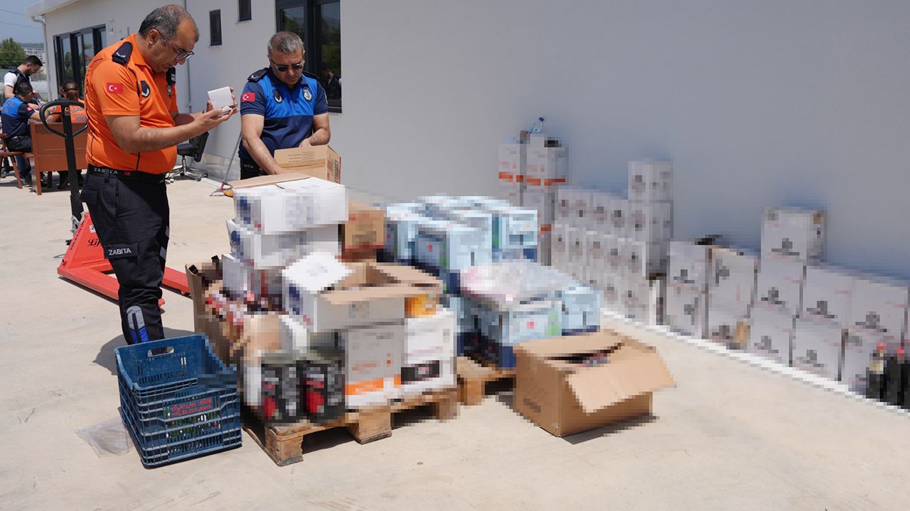 Vatandaşa neler yedireceklerdi neler! Tarihi geçmiş ürünlere yeni tarihli etiket yapıştırmışlar Vatandaşa neler yedireceklerdi neler! Tarihi geçmiş ürünlere yeni tarihli etiket yapıştırmışlar