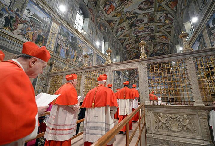 Vatikan'da beyaz duman yükseldi! Yeni Papa seçildi - 1. Resim