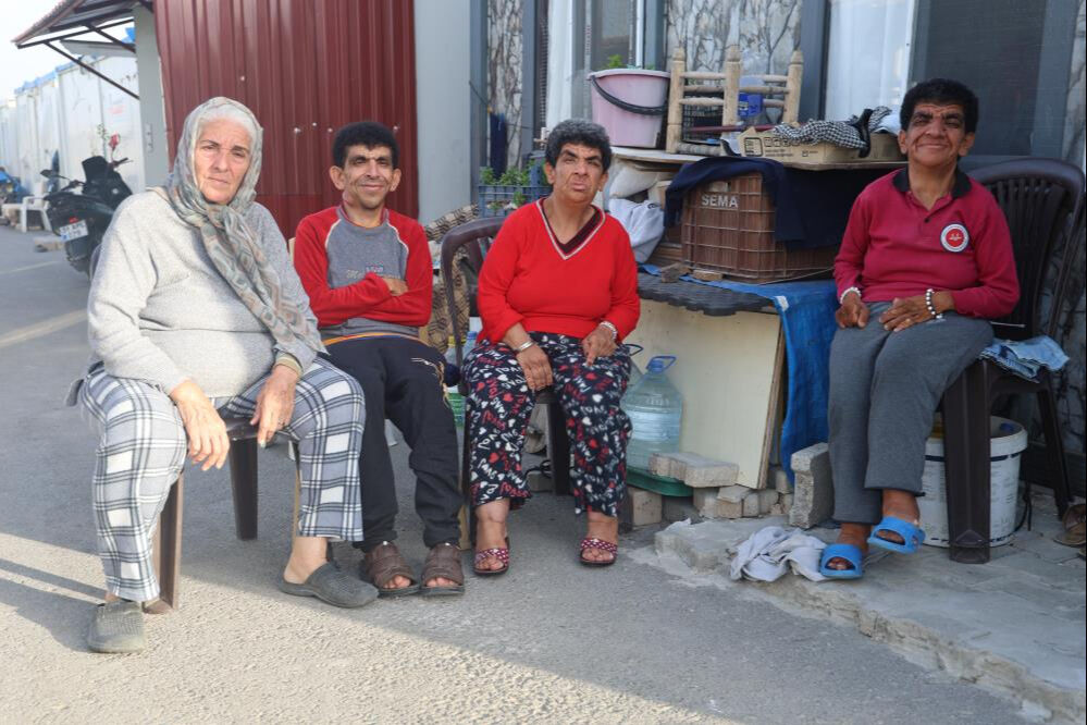 72 yaşındaki kadın 3 engelli evladına bir başına bakıyor! En çok istediği şey ise yürekleri burkuyor 72 yaşındaki kadın 3 engelli evladına bir başına bakıyor! En çok istediği şey ise yürekleri burkuyor - 1. Resim