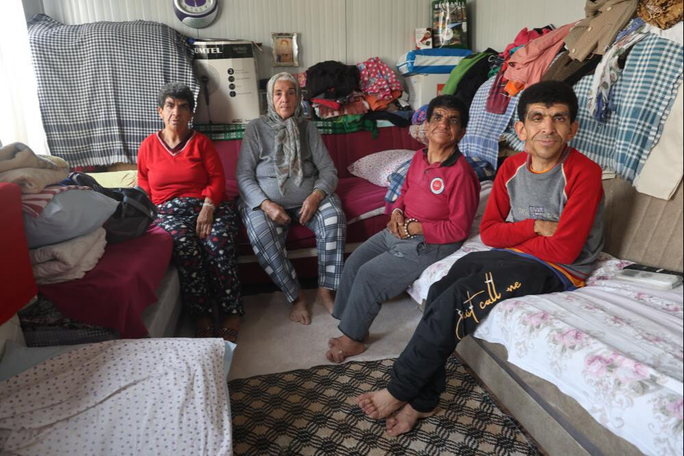 72 yaşındaki kadın 3 engelli evladına bir başına bakıyor! En çok istediği şey ise yürekleri burkuyor 72 yaşındaki kadın 3 engelli evladına bir başına bakıyor! En çok istediği şey ise yürekleri burkuyor - 2. Resim