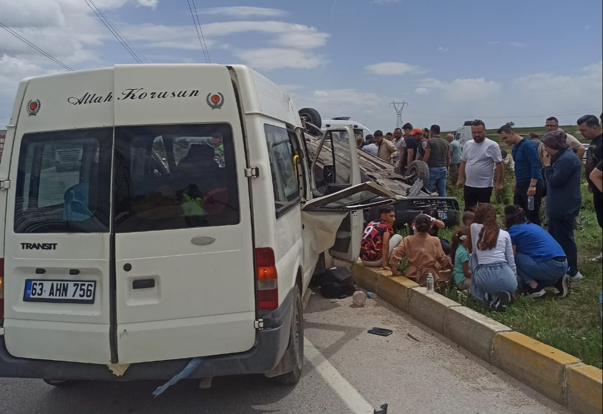 Afyonkarahisar'da feci kaza! Yaralıların çoğu çocuk Afyonkarahisar'da feci kaza! Yaralıların çoğu çocuk - 1. Resim