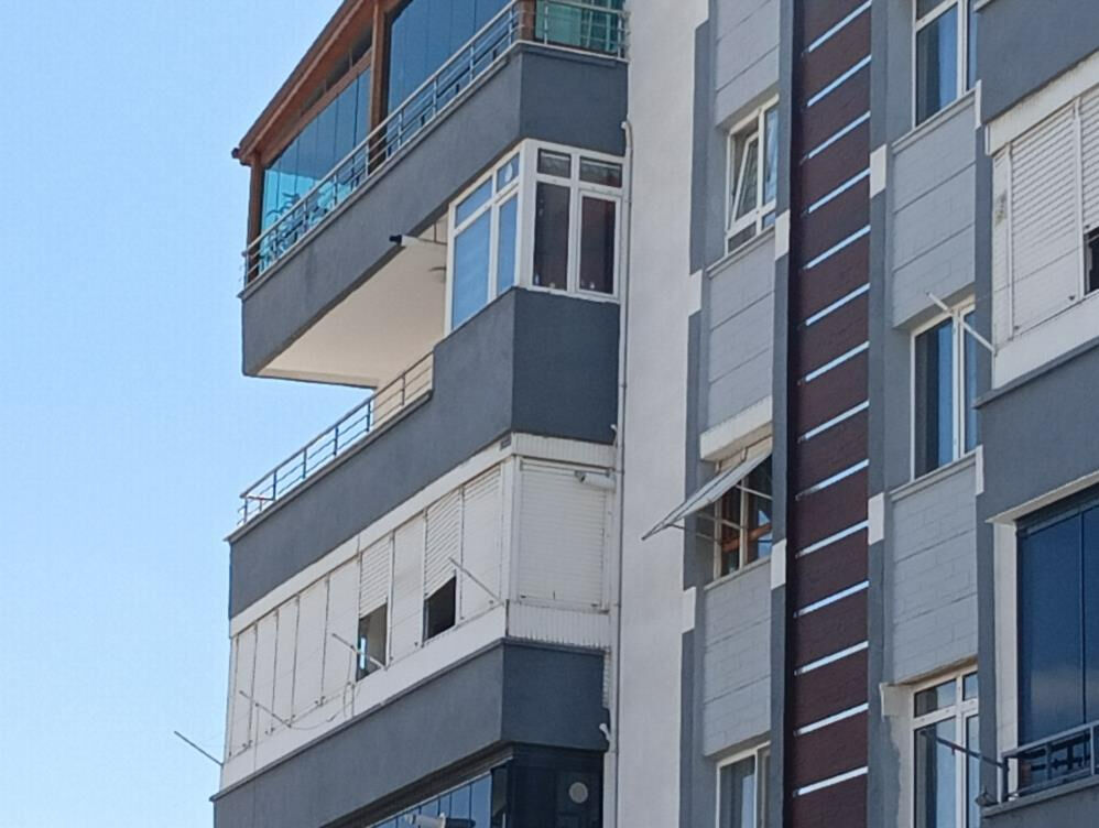 Ailesinin ısrarına dayanamadı, 4. kattan atladı! Eski kocası tutmaya çalıştı - 1. Resim