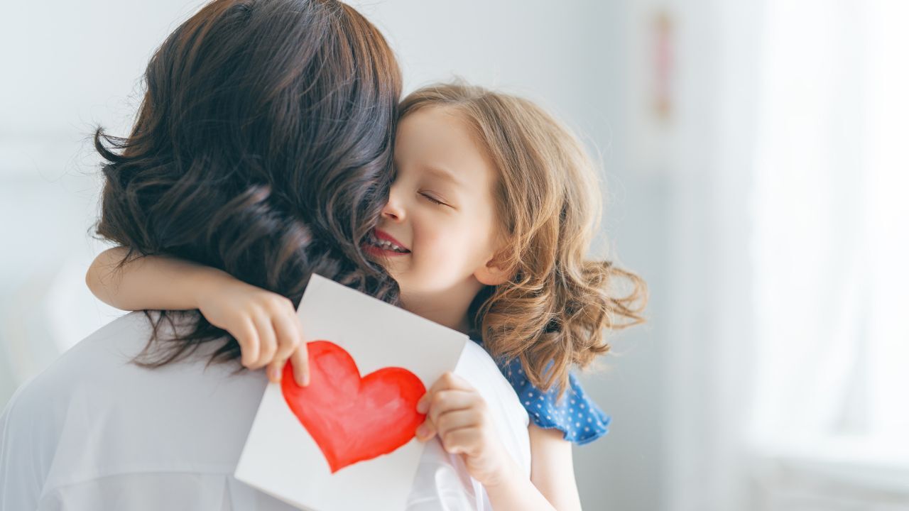 Anneler günü ne zaman? Anneler günü için hediye önerileri ve kutlama mesajları Anneler günü ne zaman? Anneler günü için hediye önerileri ve kutlama mesajları