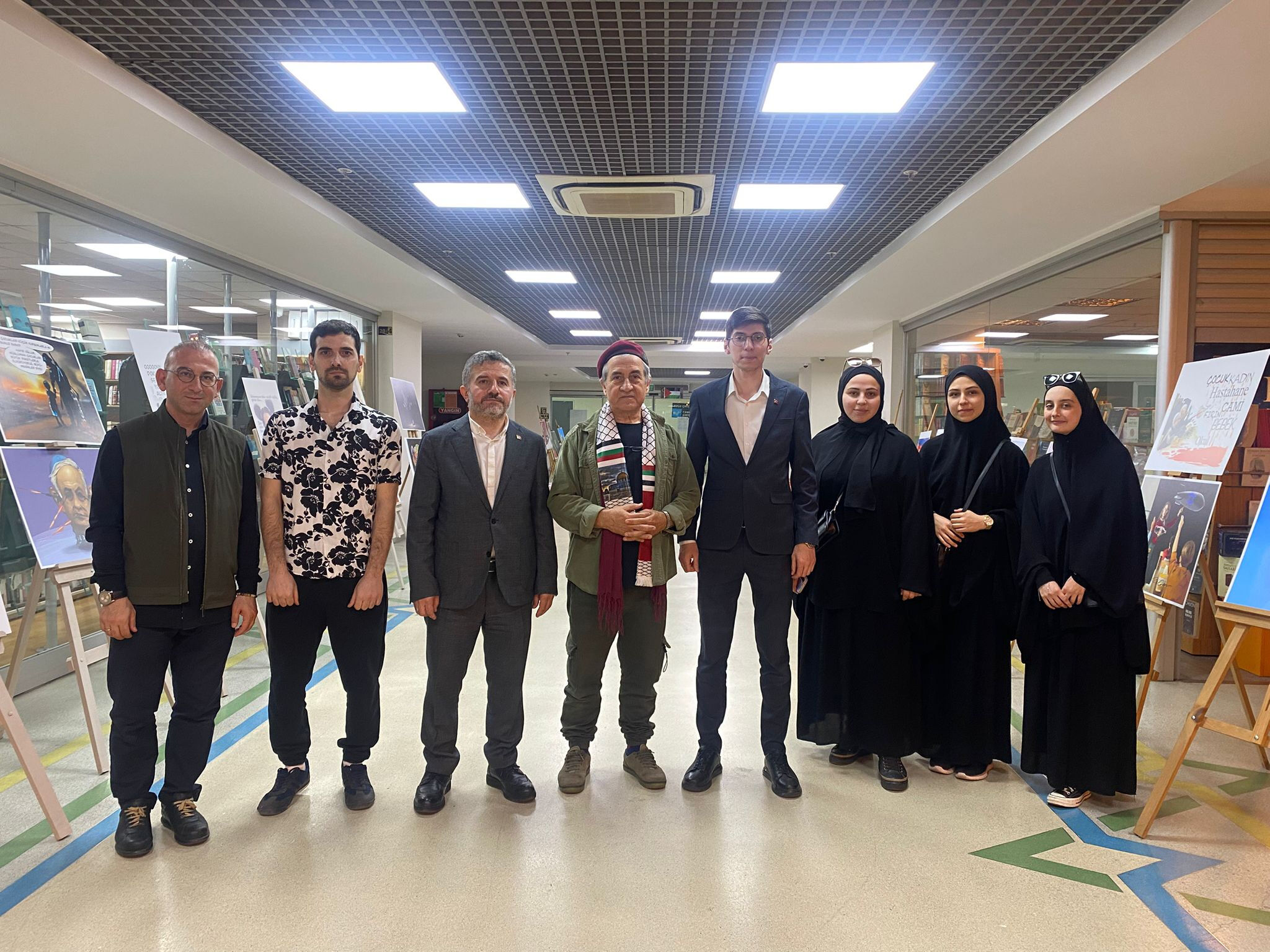 Çocuklar Gazze'yi çizerek öğrendi! Mimar Sinan Camii 'Acının Başkenti Filistin' sergisine ev sahipliği yapıyor - 1. Resim