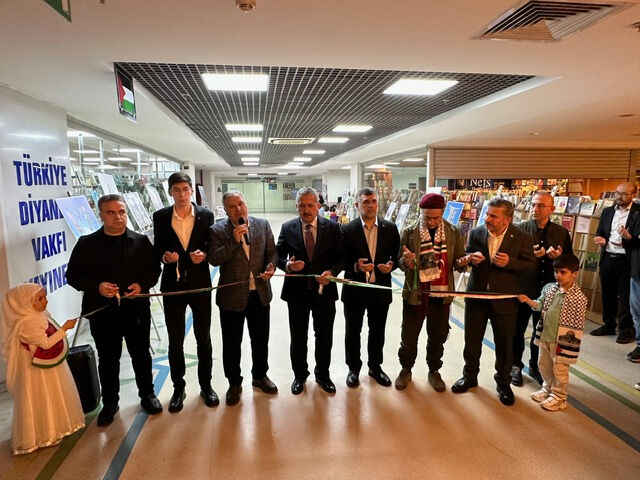 Çocuklar Gazze'yi çizerek öğrendi! Mimar Sinan Camii 'Acının Başkenti Filistin' sergisine ev sahipliği yapıyor - 2. Resim