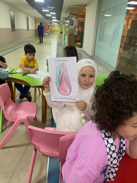 Çocuklar Gazze'yi çizerek öğrendi! Mimar Sinan Camii 'Acının Başkenti Filistin' sergisine ev sahipliği yapıyor - 7. Resim