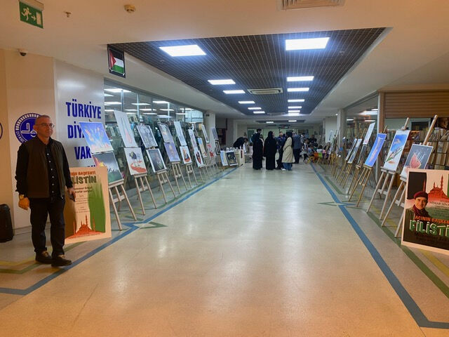 Çocuklar Gazze'yi çizerek öğrendi! Mimar Sinan Camii 'Acının Başkenti Filistin' sergisine ev sahipliği yapıyor - 4. Resim