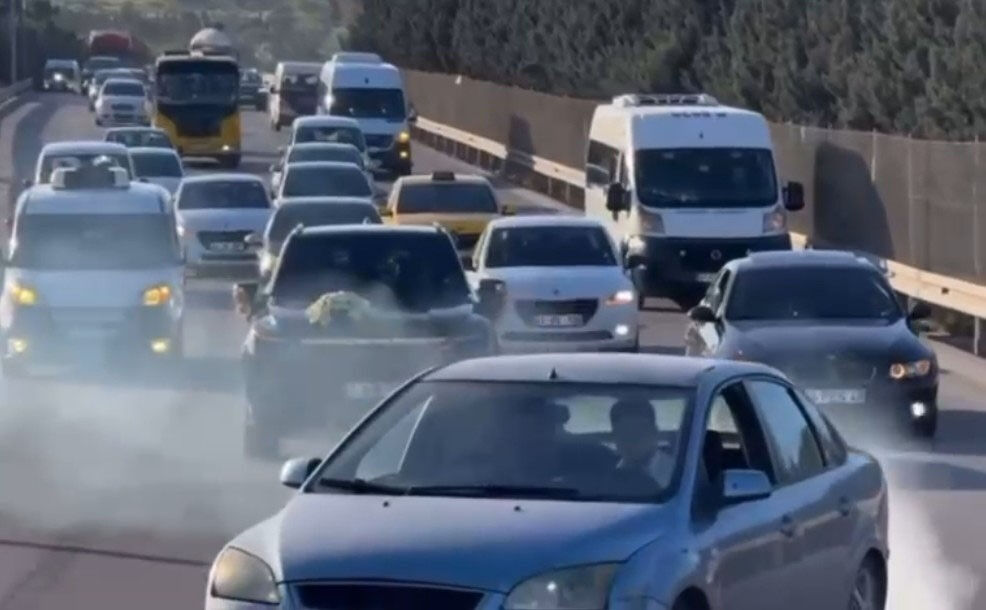 Düğün konvoyunda yaptıkları yanına kar kalmadı! Binlerce lira ceza ödeyecek Düğün konvoyunda yaptıkları yanına kar kalmadı! Binlerce lira ceza ödeyecek - 1. Resim