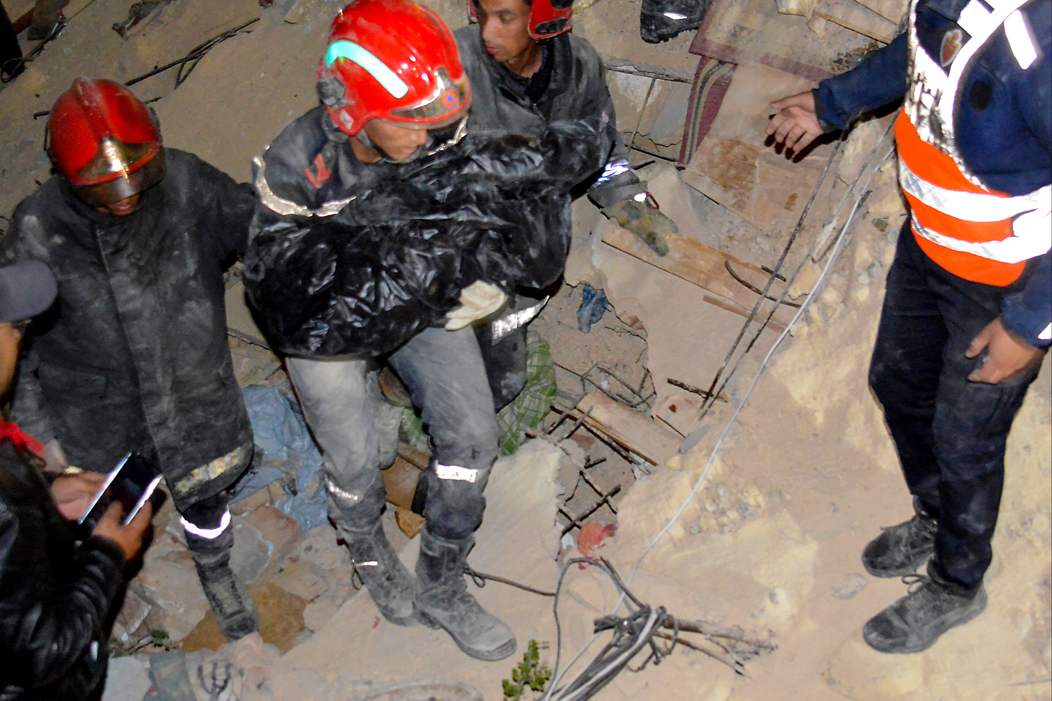 Fas’ta 6 katlı bina çöktü! Çok sayıda ölü ve yaralı var - 2. Resim