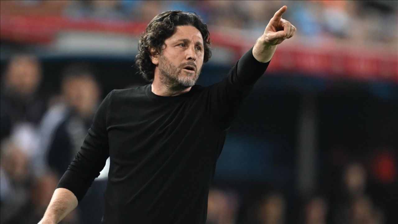 Fatih Tekke, Galatasaray maçları öncesinde takıma gol çalıştırıyor Fatih Tekke, Galatasaray maçları öncesinde takıma gol çalıştırıyor