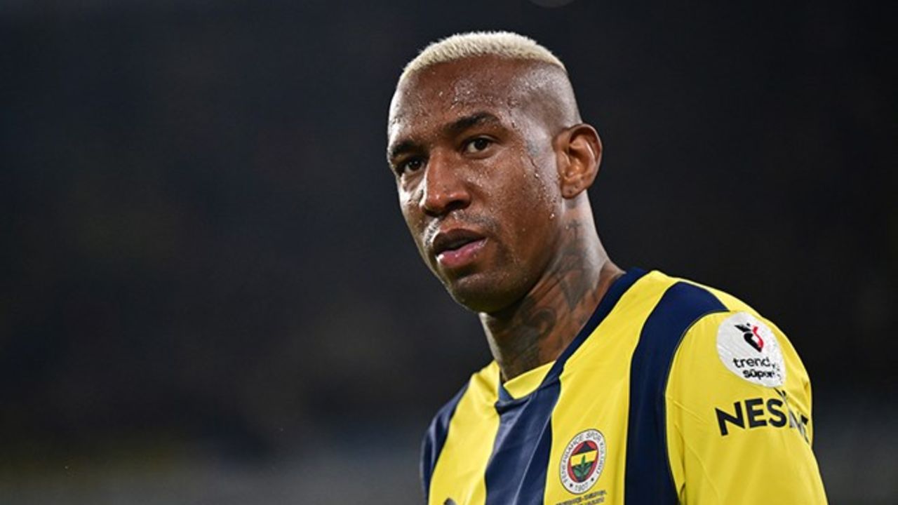 Fenerbahçe'de olay! Tadic ve Talisca saha ortasında birbirine girdi Fenerbahçe'de olay! Tadic ve Talisca saha ortasında birbirine girdi