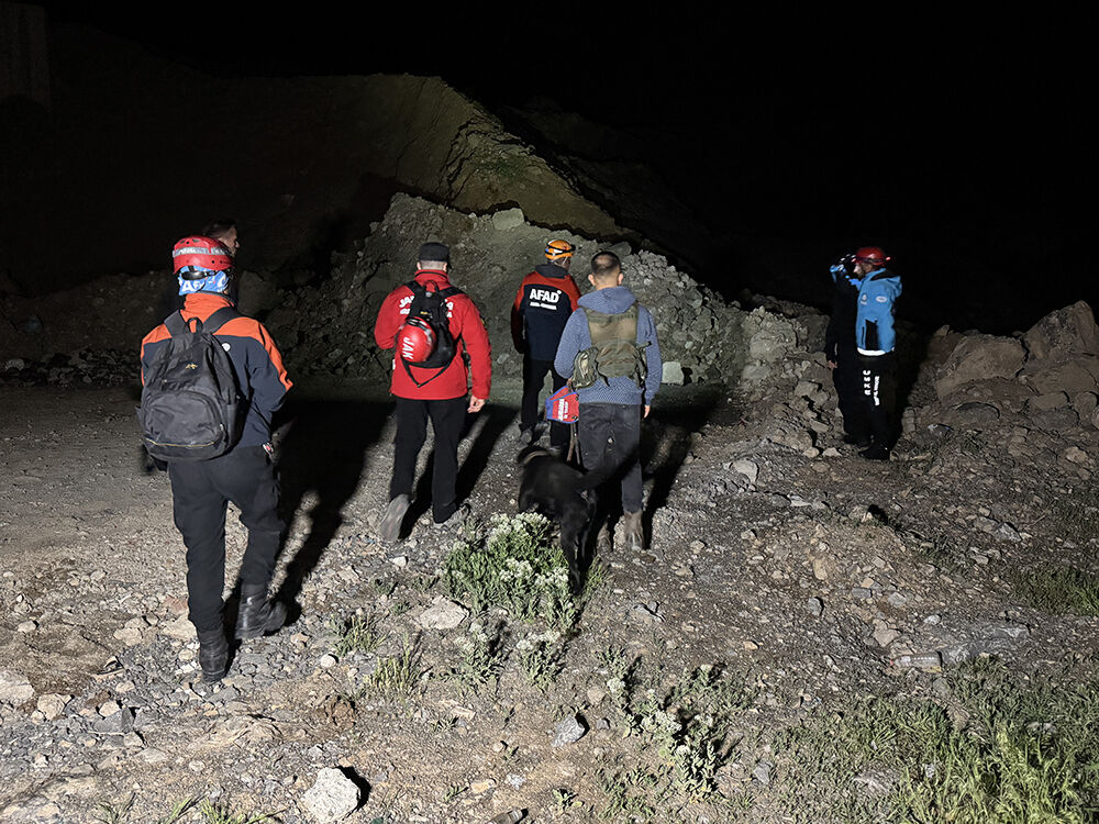 Hakkari'de pancar toplamak için evden çıkan 74 yaşındaki Mehmet Kurt kayboldu Hakkari'de pancar toplamak için evden çıkan 74 yaşındaki Mehmet Kurt kayboldu - 2. Resim