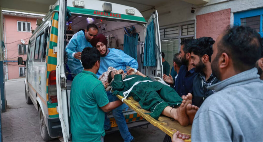 Hindistan bombardımanında çok sayıda sivil hayatını kaybetti! Kontrol hattı alev aldı - 1. Resim