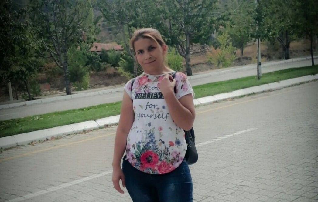 Hızla çarpıp kaçtı! 2 çocuk annesini hayattan kopardı Hızla çarpıp kaçtı! 2 çocuk annesini hayattan kopardı - 1. Resim