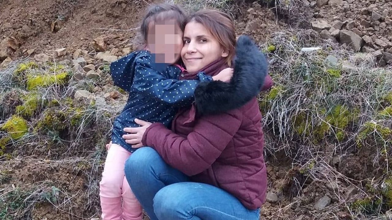 Hızla çarpıp kaçtı! 2 çocuk annesini hayattan kopardı Hızla çarpıp kaçtı! 2 çocuk annesini hayattan kopardı