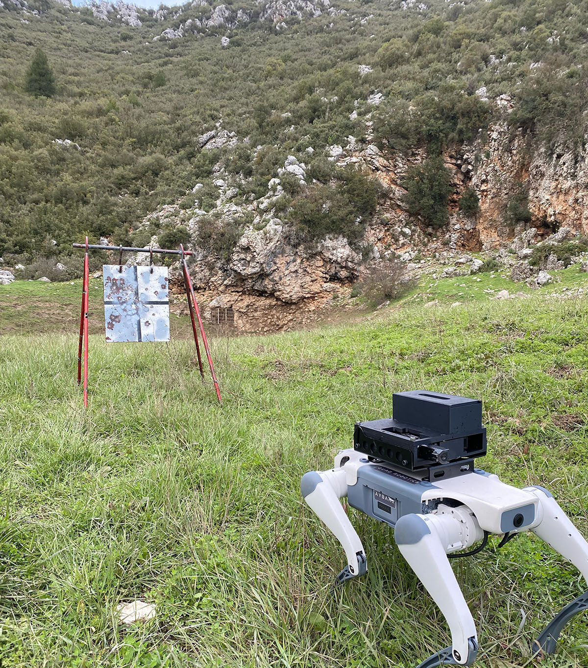 Köpek AYBARS dağa çıktı! Milli piyade tüfeklerini kuşanan robot hedefleri tam isabet vurdu Köpek AYBARS dağa çıktı! Milli piyade tüfeklerini kuşanan robot hedefleri tam isabet vurdu - 2. Resim