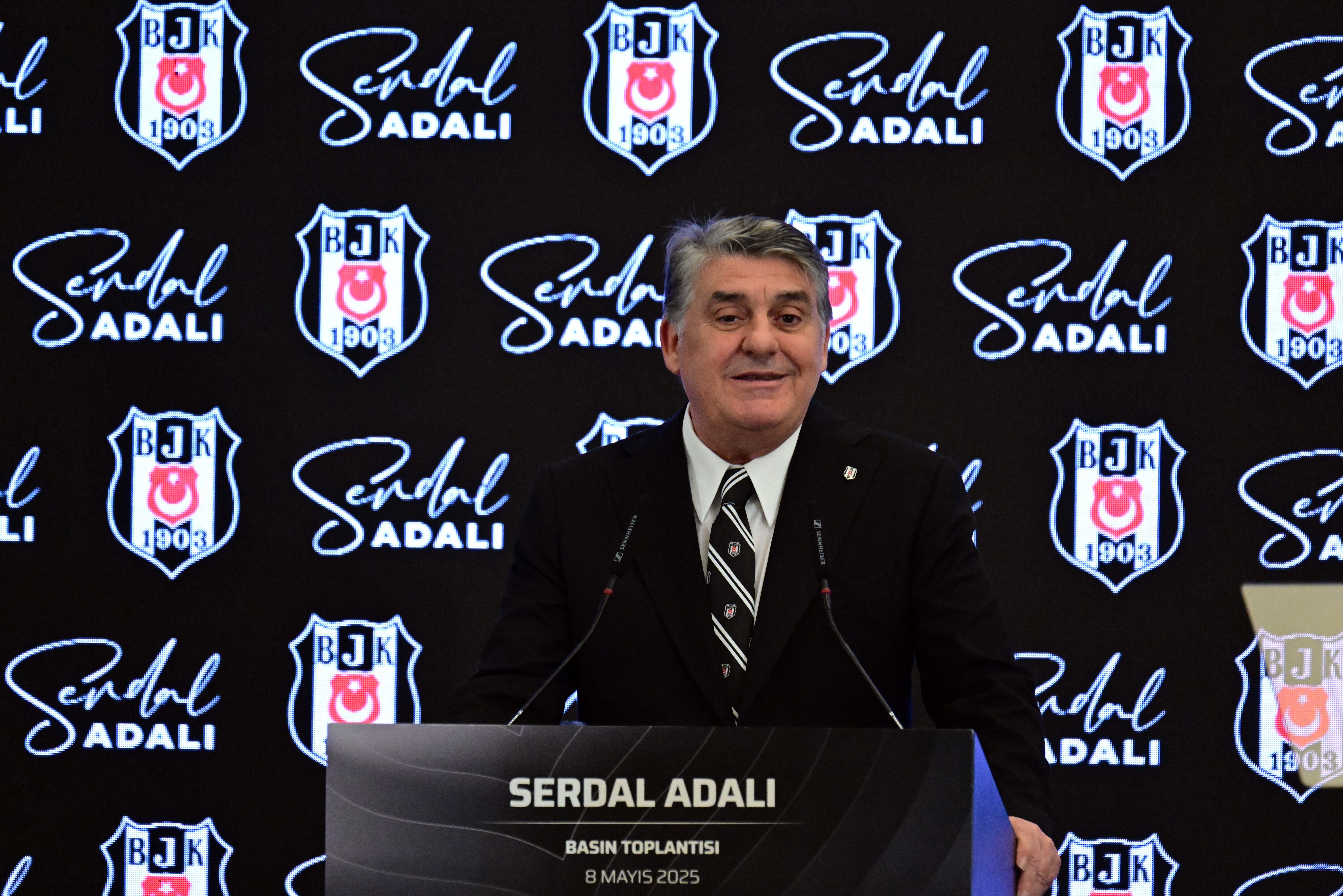 Serdal Adalı'dan gelecek sezon mesajları: Yeni Kartal'ı inşa edeceğiz - 1. Resim