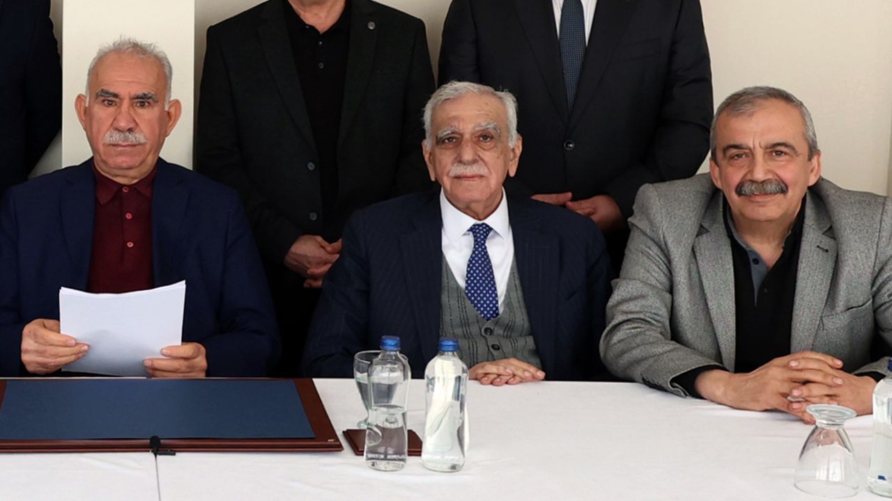 Terör örgütü PKK kongresini topladı! Sırrı Süreyya Önder detayı dikkat çekti Terör örgütü PKK kongresini topladı! Sırrı Süreyya Önder detayı dikkat çekti