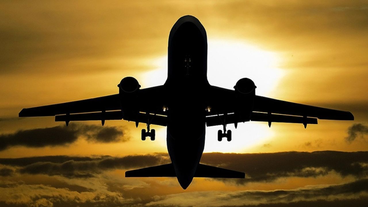 Ülkede kuş uçamıyor! 24 havalimanının kapalı kalma süresi uzatıldı Ülkede kuş uçamıyor! 24 havalimanının kapalı kalma süresi uzatıldı