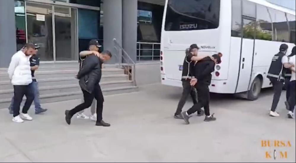 107 emekli vatandaşı dolandırdılar! 2 milyar liralık vurgun yapan çete çökertildi - 1. Resim