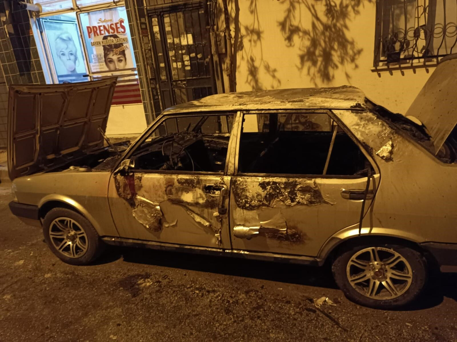 13 araca zarar verip binlerce lira zarara yol açmıştı! Hastaneye kaldırılmasına karar verildi - 1. Resim