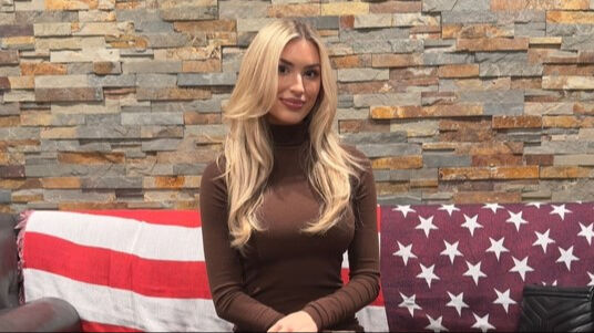 Canlı yayında korku dolu anlar! Bir anda bayılıp düştü - 1. Resim