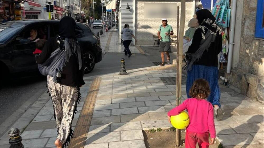 Çocuklarını dilendiren 6 şahıs yakalandı! Yasal işlem başlatıldı Çocuklarını dilendiren 6 şahıs yakalandı! Yasal işlem başlatıldı - 1. Resim